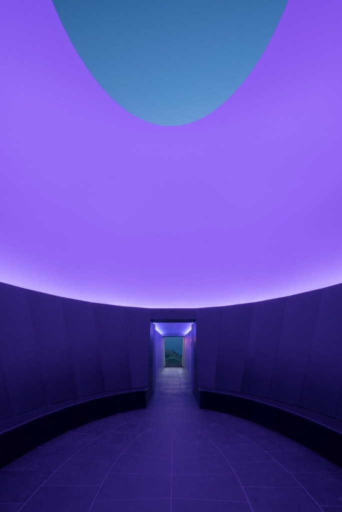 james-turrell-skyspace-lech-austria-designboom-03 James Turrell emoldura o céu da Áustria com instalação