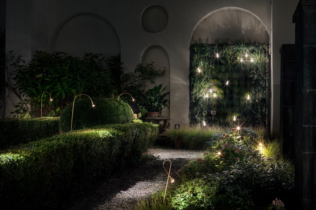 MDP 2018_6 Natureza e iluminação criam universo mágico em instalação na Itália