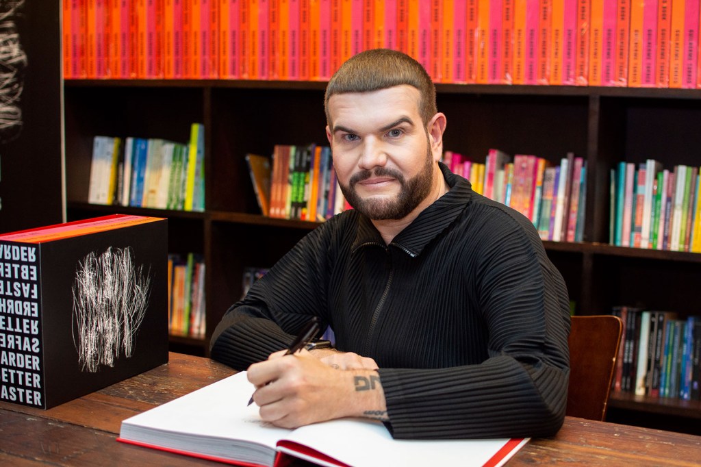a.-Guilherme-Torres06Daniela-Ramiro Guilherme Torres Works Collection: o legado de 20 anos em três livros