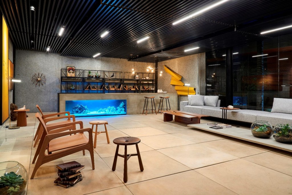 Forro Baffle da Stermaan Hunter Douglas no BOX 26 da Alf Arquitetura Foto Jomar Bragança Os usos inusitados e diferentes de painéis da CASACOR Brasília 2018