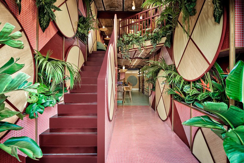 kaikaya-tropical-sushi-restaurant-valencia-masquespacio-1 Restaurante espanhol tem decoração inspirada na cultura nipo-brasileira
