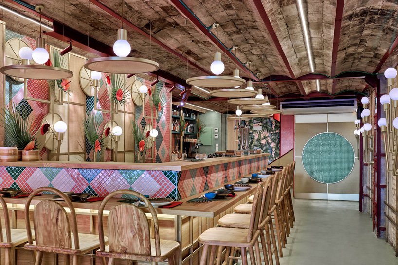 kaikaya-tropical-sushi-restaurant-valencia-masquespacio-4 Restaurante espanhol tem decoração inspirada na cultura nipo-brasileira