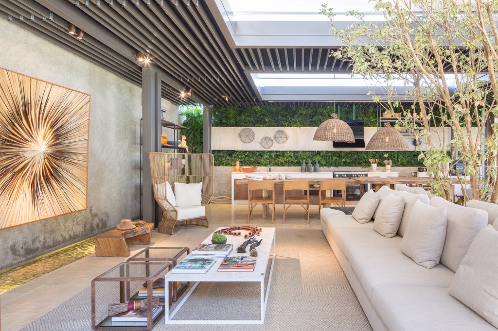 Varanda da Árvore por Studio Carolina Nathair – cédito Joana França 1 CASACOR Brasília 2018: a natureza dos detalhes na Varanda da Árvore