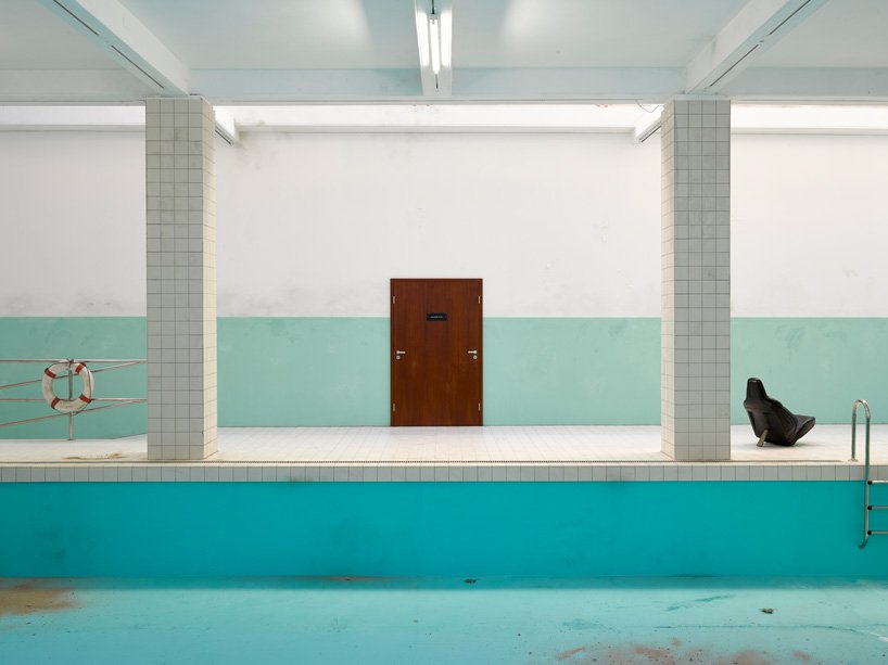 whitechapel-gallery-elmgreen-dragset-pool-designboom-3 Galeria Whitechapel vira piscina abandonada nas mãos de Elmgreen & Dragset