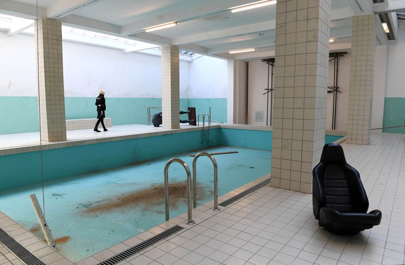 whitechapel-gallery-elmgreen-dragset-pool-designboom-5 Galeria Whitechapel vira piscina abandonada nas mãos de Elmgreen & Dragset
