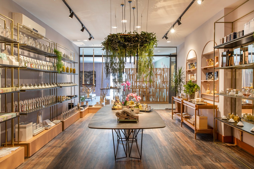 30 – HOME FRAGRANCES _ FABRICIA NUNES _ ROMINA PASSOS O laminado se faz presente e reveste os ambientes da CASACOR ES 2018