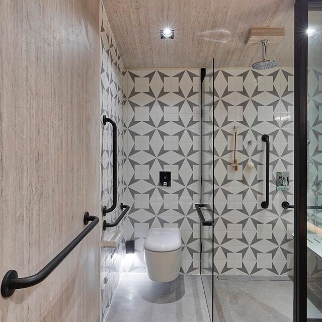 34286406_387726368412375_3048493380687364096_n Banheiros da CASACOR SP provam que é possível unir acessibilidade e décor