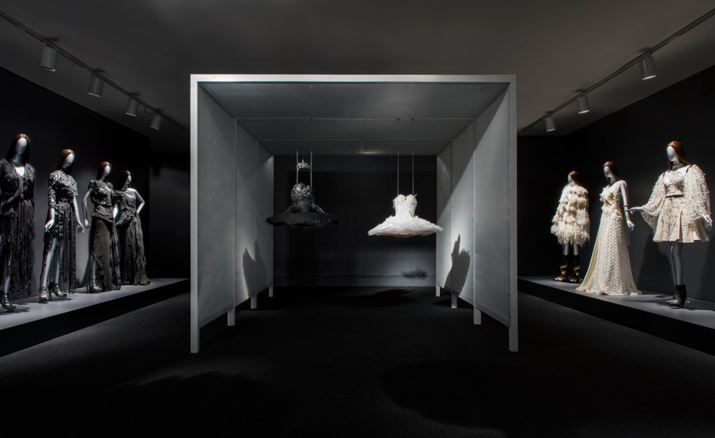 rodarte foto 4 Rodarte: a 1ª exposição de moda do National Museum of Women in the Arts