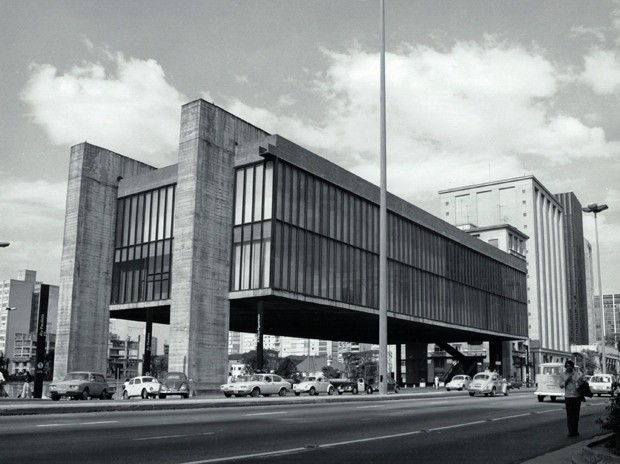 vista_externa_do_masp_na_avenida_paulista_decada_de_1980_ Casa de Vidro promove exposição em homenagem aos 50 anos do MASP