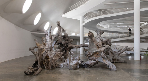 11118-ai-weiwei-AI-WEIWEI-RAIZ-Credito-Carol-Quintanilha-1-590×326 Ai Weiwei assina bandeira dos 70 anos da Declaração dos Direitos Humanos