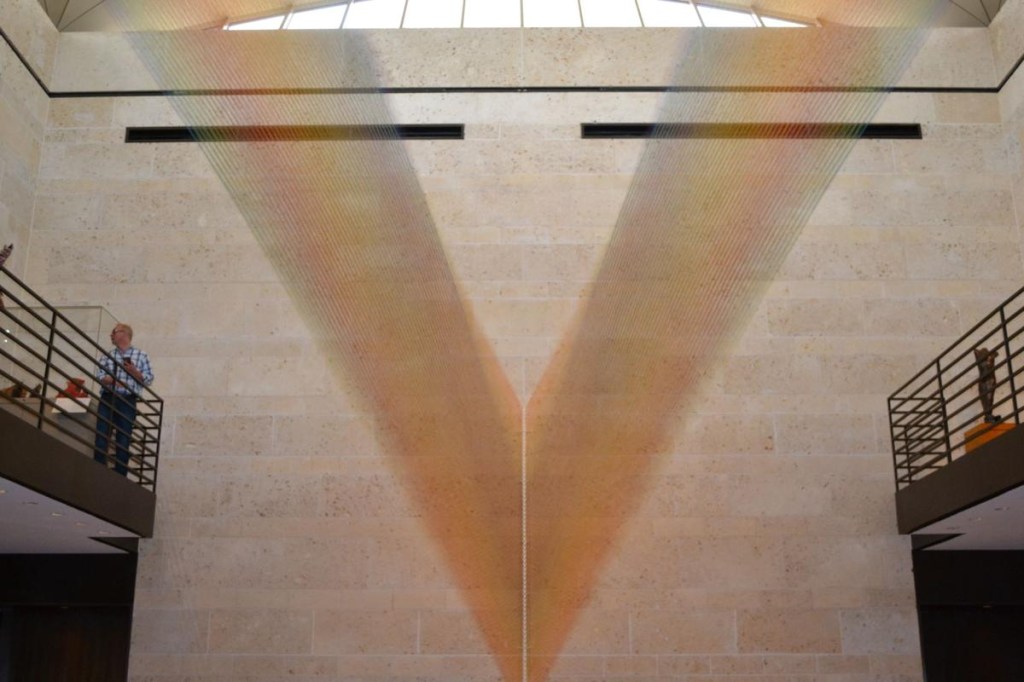 57b202ae88860.image O arco-íris de Gabriel Dawe invade o Museu Amon Carter