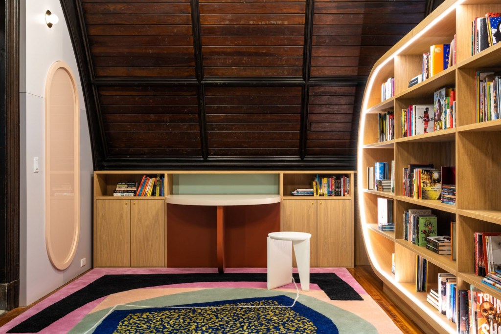 childrens-library-mkca-interiors-new-york-city-usa_dezeen_2364_col_10-1704×1139 MKCA cria biblioteca infantil para abrigo em Nova York