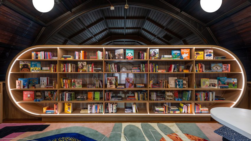 childrens-library-mkca-interiors-new-york-city-usa_dezeen_2364_hero-852×479 MKCA cria biblioteca infantil para abrigo em Nova York