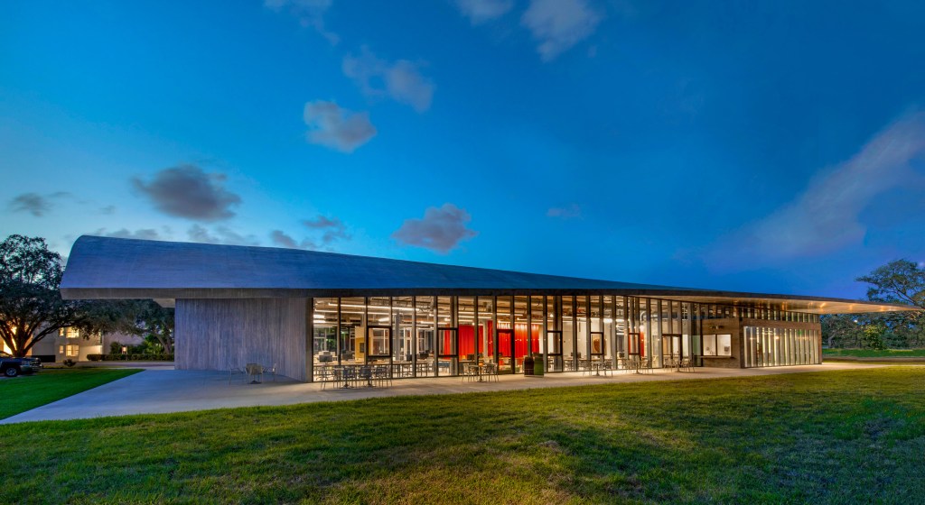 Universidade de Miami inaugura novo prédio da Escola de Arquitetura