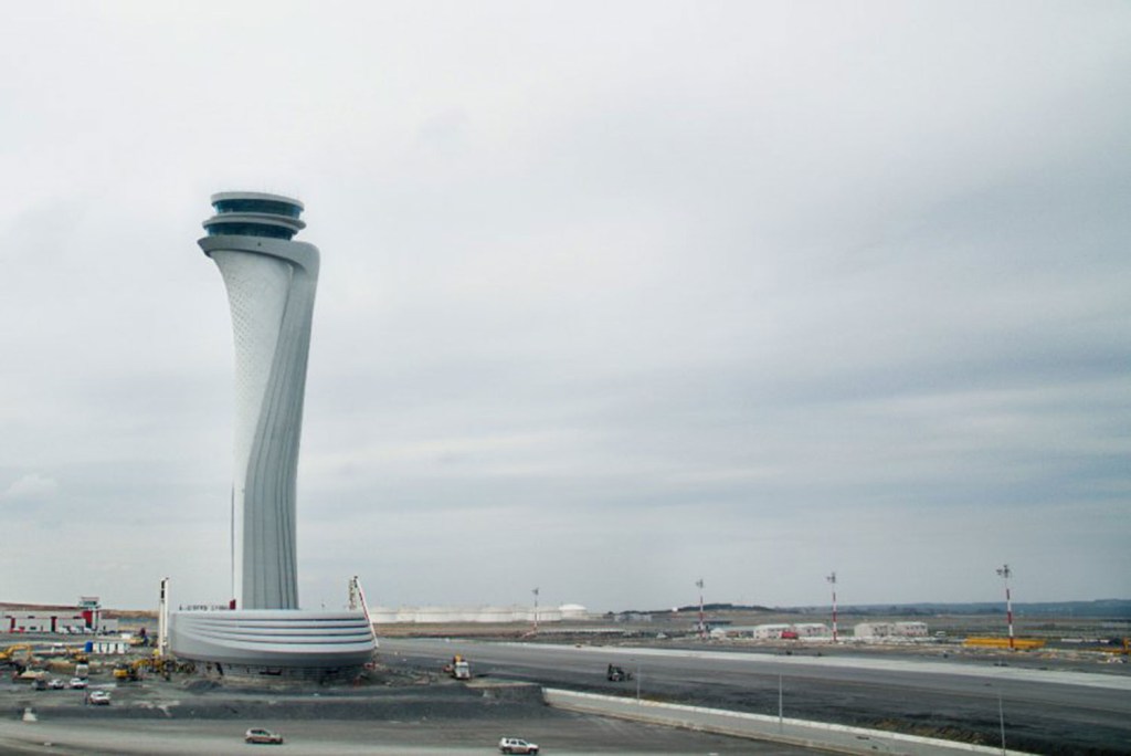 AECOM-pininfarina-air-traffic-control-tower-new-istanbul-airport-designboom-04 Pininfarina assina torre do aeroporto de Istambul, inspirado em tulipa