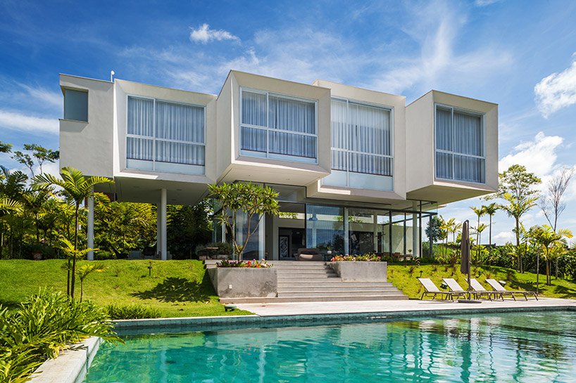 FGMF-arquitetos-neblina-house-sao-paulo-designboom-004 Casa neblina, do FGMF Arquitetos, apresenta volumes suspensos assimétricos