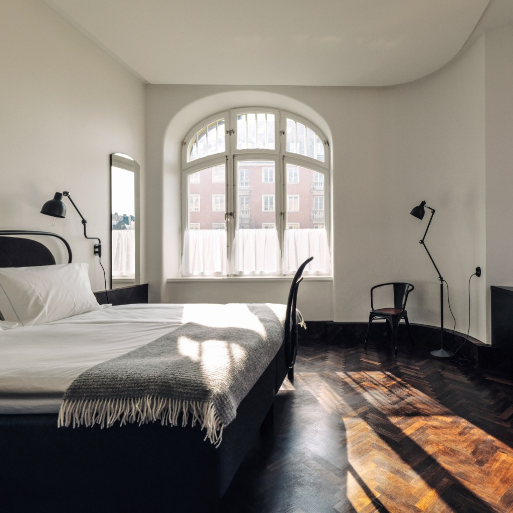 interiors-stockholm-design-week-2019-dezeen-roundups-sq-9 10 hotéis, restaurantes e outros locais para visitar em Estocolmo