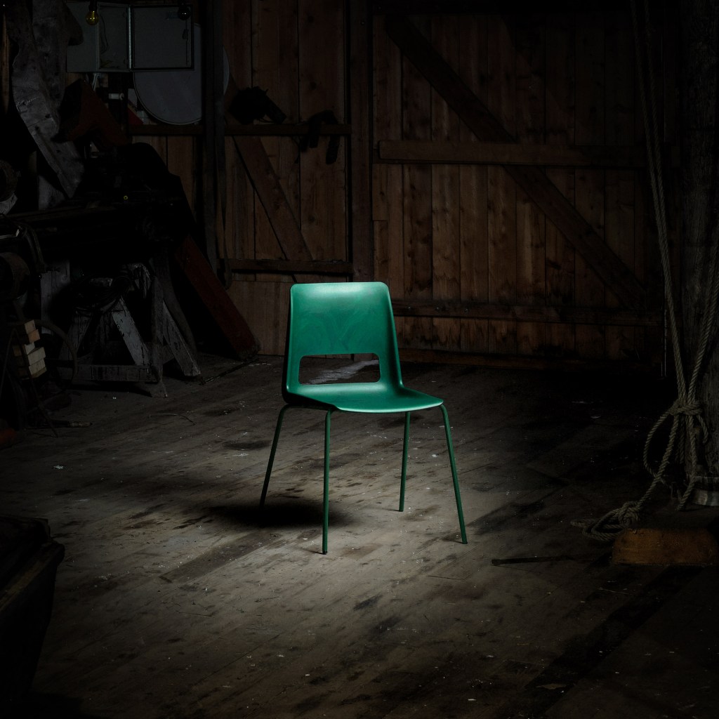 snohetta-recycled-plastic-chair-design_dezeen_2364_sq-2 Estúdio Snøhetta cria cadeira feita inteiramente de material descartado