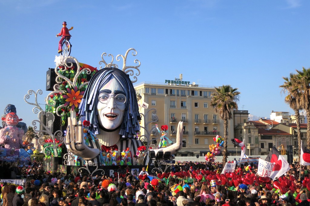 Viareggio-Carnevale-carri-1024×681-1 Carnaval de Viareggio: Conscientização ambiental e homenagem às mulheres