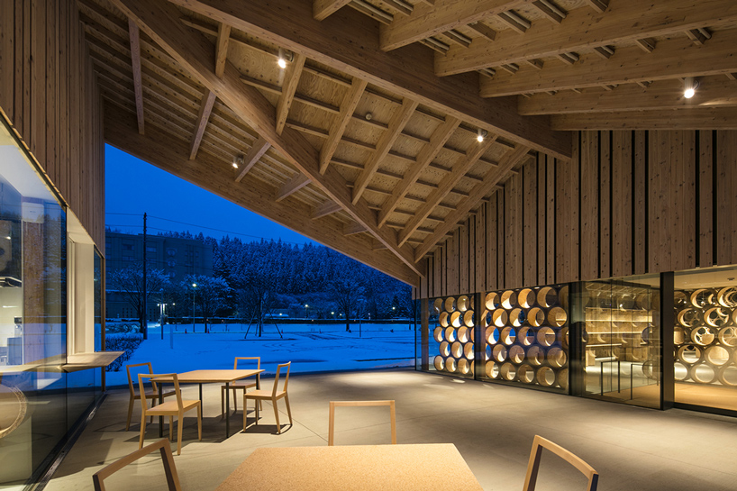 kengo-kuma-yunoeki-oyu-designboom-04 Kengo Kuma cria centro comunitário com águas termais no Japão