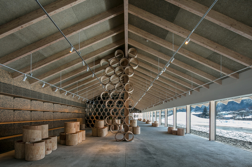 kengo-kuma-yunoeki-oyu-designboom-05 Kengo Kuma cria centro comunitário com águas termais no Japão