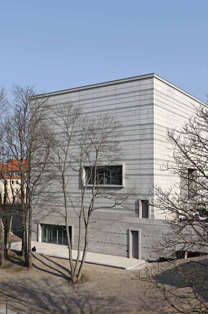 bauhaus-museum-weimar-heike-hanada-germany_dezeen_2364_col_6 Museu dedicado à Bauhaus é inaugurado na Alemanha