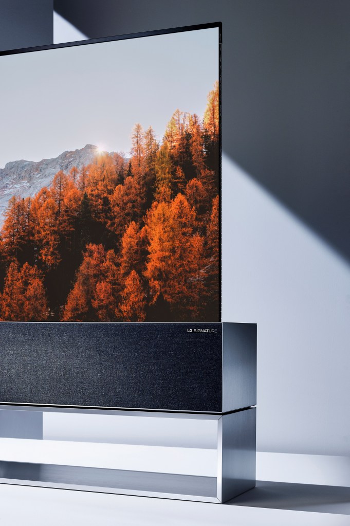 LG-Foster-TV_dezeen_2364_col_1 Foster + Partners e LG revelam parceria por trás de televisão roll-up