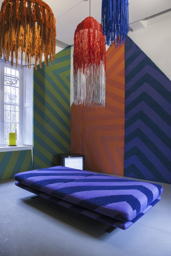 rossana-orlandi-fuorisalone-2019-living-corriere-30-994×1491 Rossana Orlandi cria um mar de plástico em Milão
