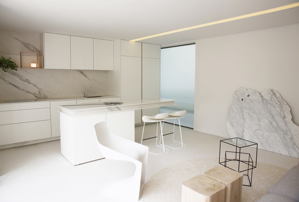 casa-conteiner-marilia-pellegrini-casacor-sp-2019-4 CASACOR SP: branco recobre contêiner minimalista de Marília Pellegrini
