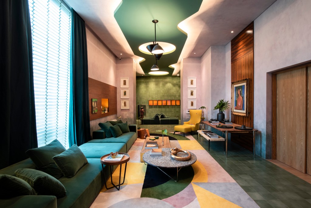 naomi-abe-living-do-colecionador-casacor-sp-2019_2 De Lina Bo Bardi a Di Cavalcanti, sala reserva preciosidades na CASACOR SP