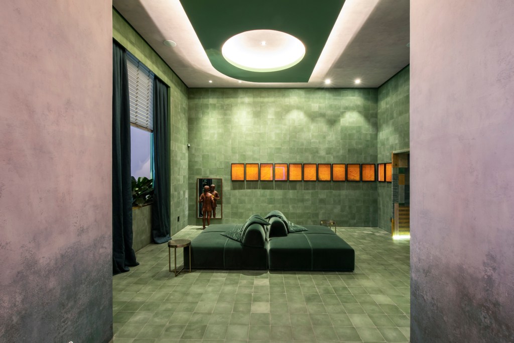 naomi-abe-living-do-colecionador-casacor-sp-2019_3 De Lina Bo Bardi a Di Cavalcanti, sala reserva preciosidades na CASACOR SP