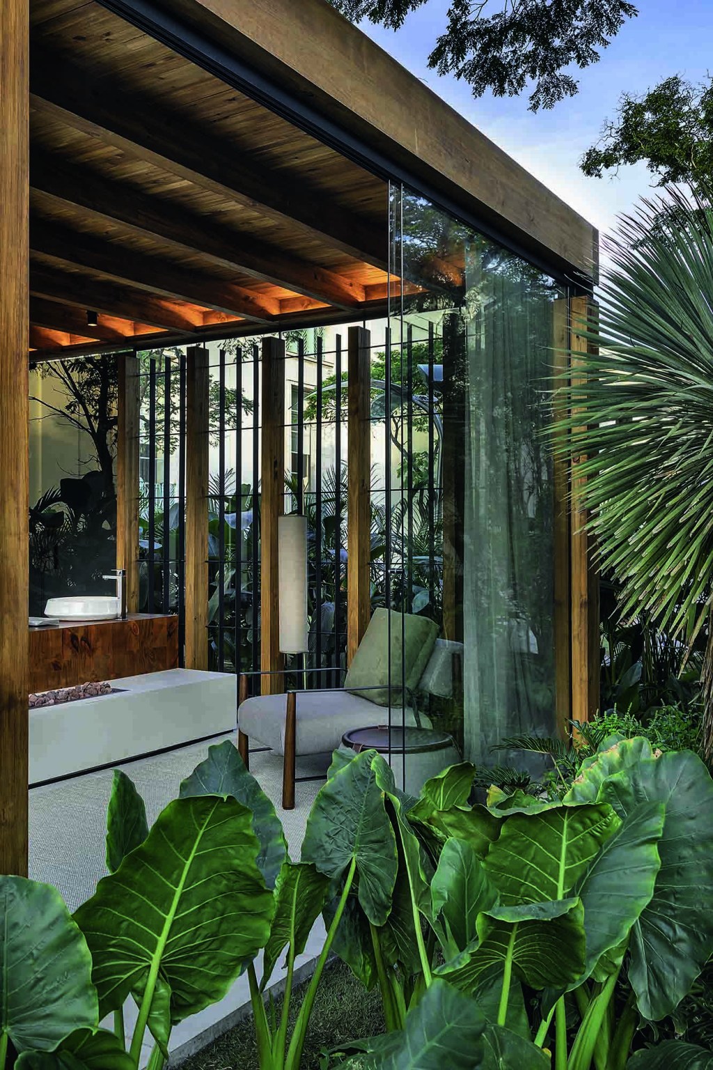 lucas-takaoka-terraco-nohara-casacor-sp-2019_3 Uma sala de banho sem paredes na CASACOR SP 2019