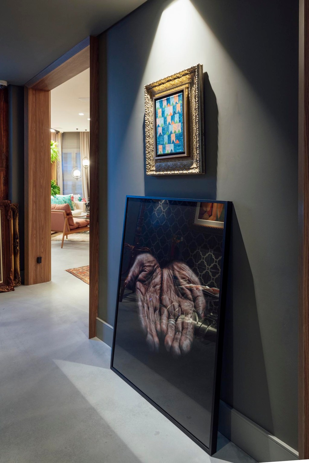 sala-com-arte-renato-melo-casacor-rs-2019-6 CASACOR Rio Grande do Sul: acervo de uma vida inteira na Sala com Arte