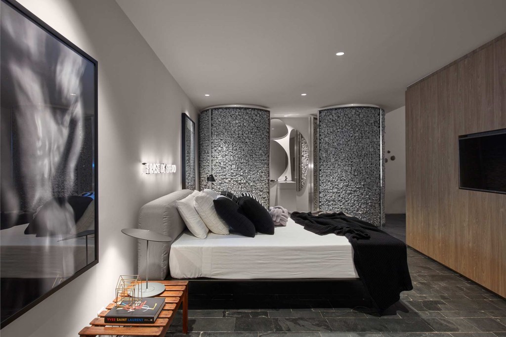 2-13—LAR—Studio-Ark—crédito-Jomar-Bragança-(4) CASACOR Brasília: poucas peças revelam inspiração modernista do loft LAR