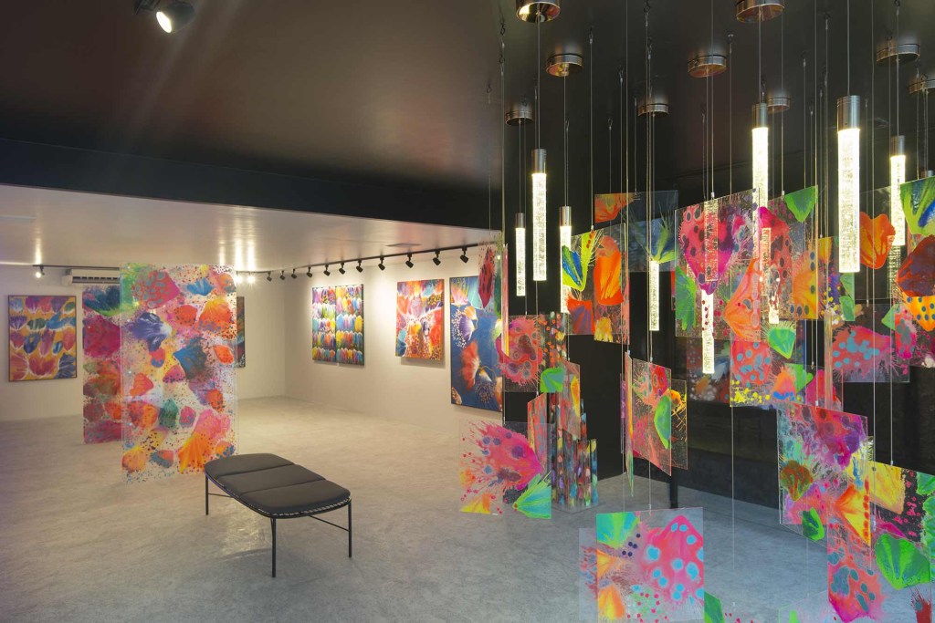 galeria-cris-cavalcante-claryanne-aguiar-ce-2019-esdras-guimarães Obras multicoloridas de Cris Cavalcante dão forma à galeria na CASACOR CE