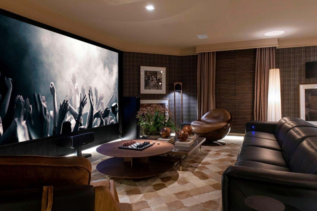 Marlon-Gama-home-theater-bahia-2019-marcelo-negromonte CASACOR BA: Marlon Gama traz tecnologia e tecidos sustentáveis em 60 m²