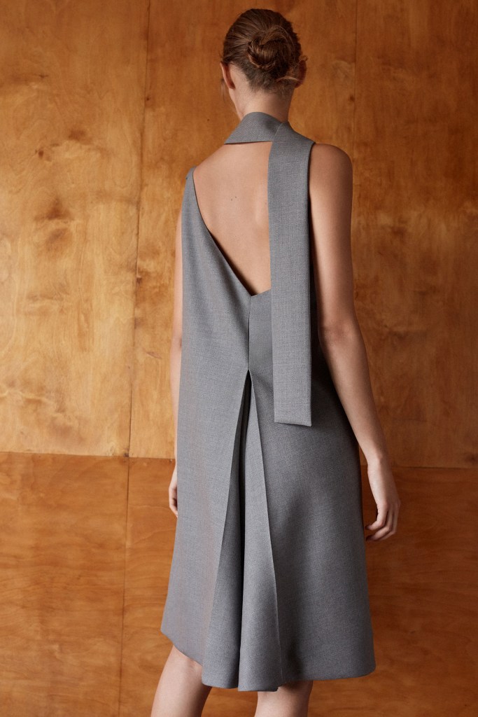 cos-bauhaus-archive-editions-design_dezeen_2364_col_19 COS divulga coleção de moda baseada nos princípios de design da Bauhaus