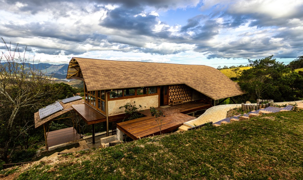 IMG_2284-Pano Casa das Birutas: uma residência autossustentável com telhado de bambu