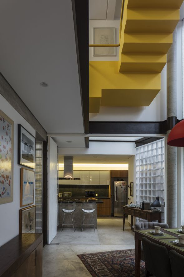 residencia-ic-rmma 9 Concreto, vidro, vigas metálicas e paredes brancas originam casa de 348 m²